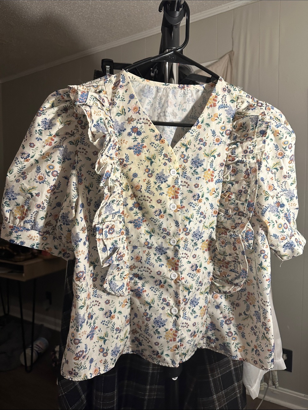 Floral Ruffle Button-Front Women’s blouse - Cream with Multi Floral Print